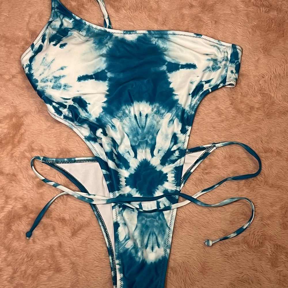 Zaful Blue and White Tie-Dye Swimsuit